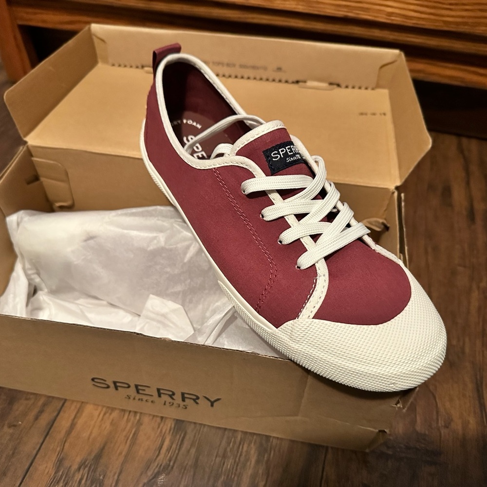 Women’s sperry shoes